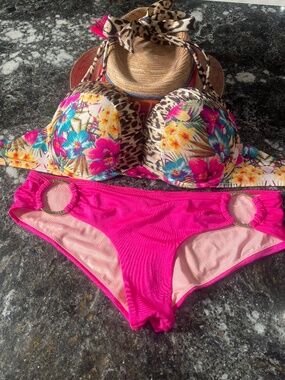 VS swim leopard floral bombshell 36C/M in EUC like new condition Rare